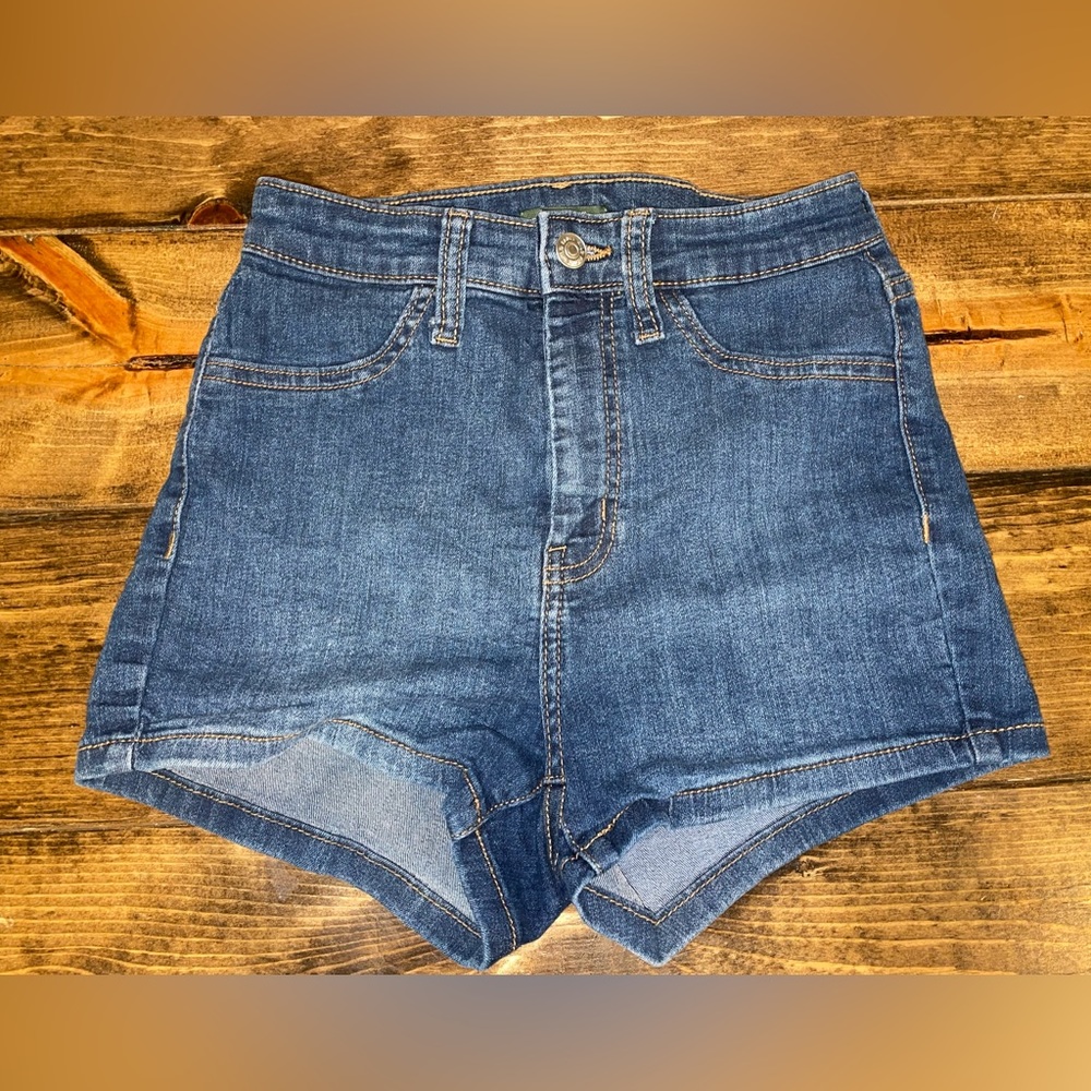 Wild Fable high rise short size 0/25R. Color blue never worn!